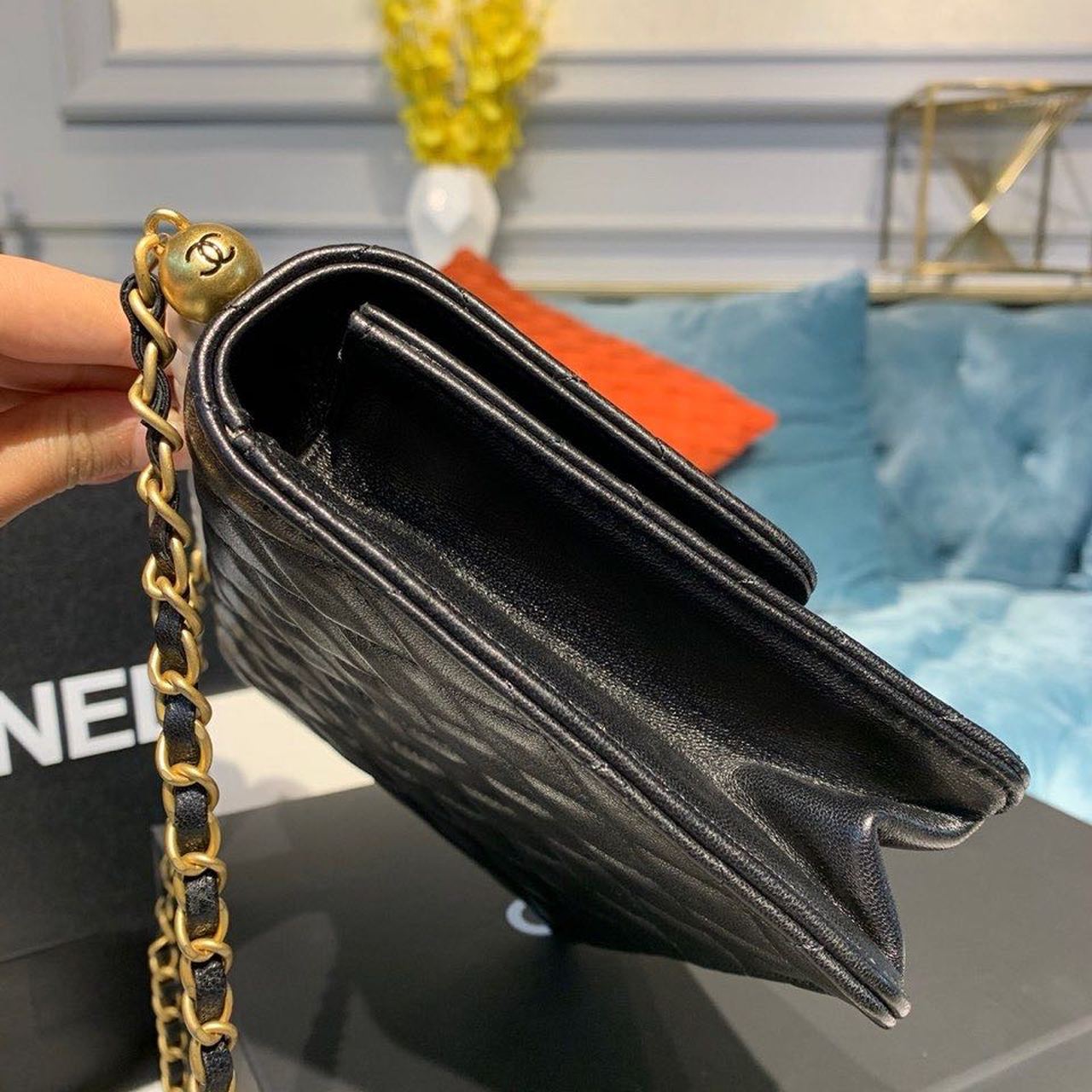 CHLShort Pearl Handle Bag Gold Toned Hardware Black For Women Handbags, Shoulder And Crossbody Bags 8.2in/21cm AS0585