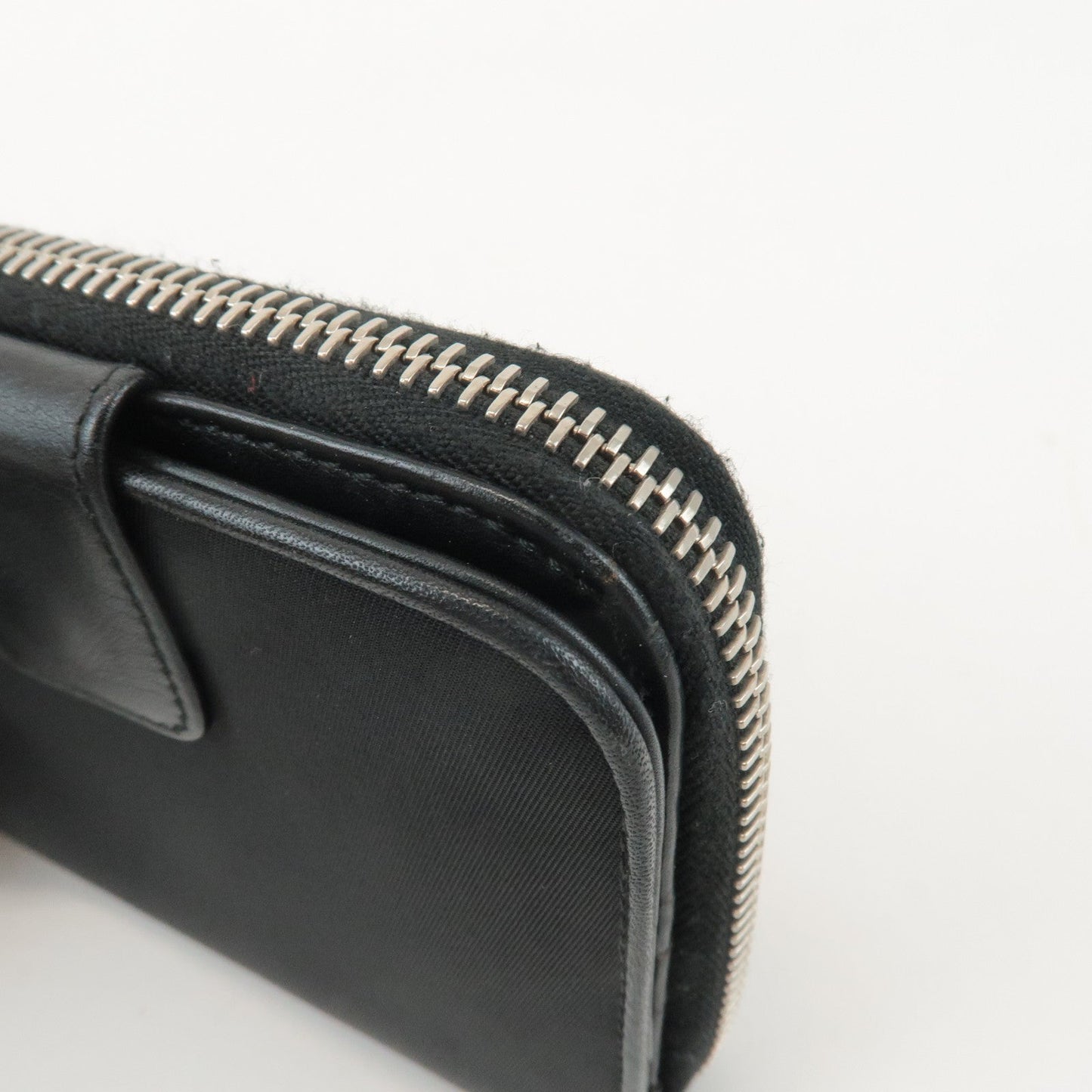 PRADA Logo Leather Round Zip Wallet Bijou Black  d