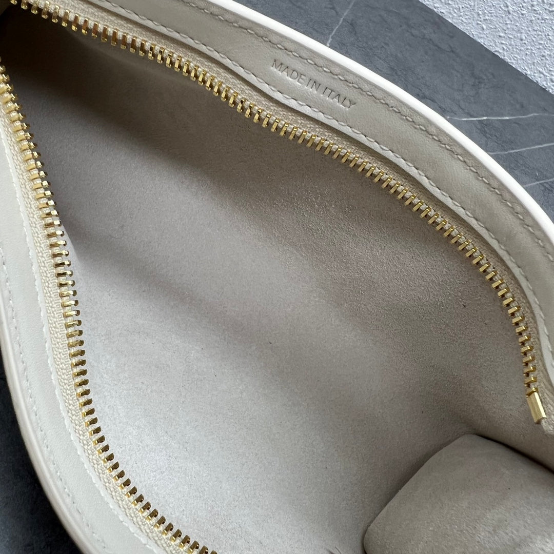 Top Quality Cuir Triomphe Shoulder Bag White For Women 9.4in/24cm
