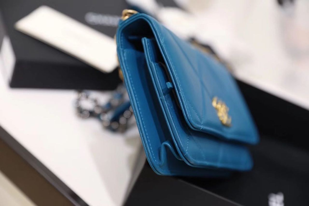 CHL 19 WOC Top Qualityap Bag 20cm Goatskin Leather Spring/Summer Act 1 Collection, Blue