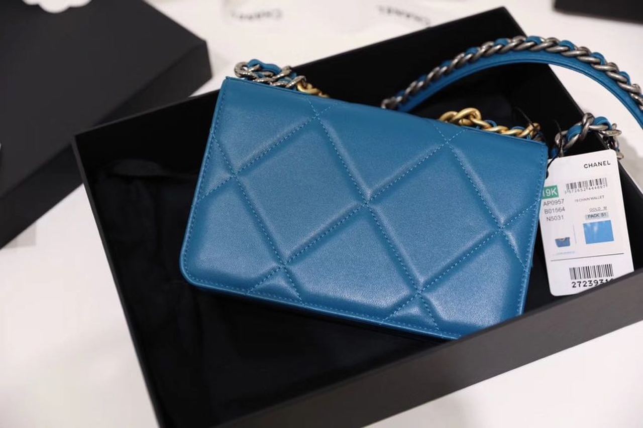 CHL 19 WOC Top Qualityap Bag 20cm Goatskin Leather Spring/Summer Act 1 Collection, Blue
