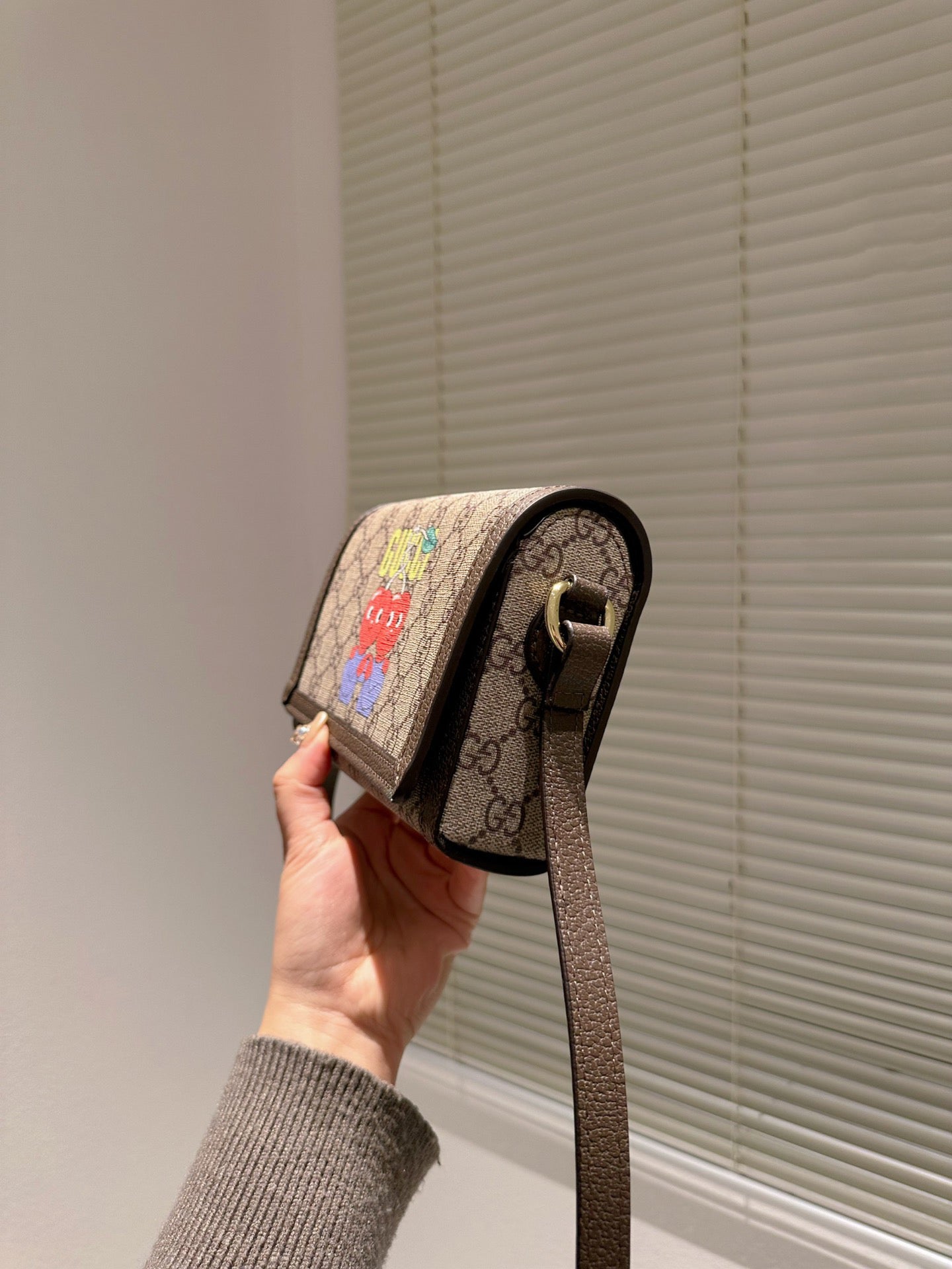 EN - New 1:1 rep  Bags GCI 520