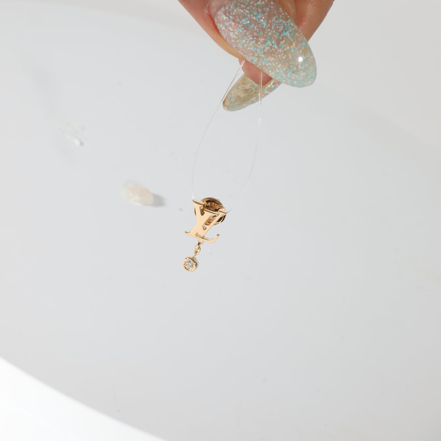 LOUIS VUITTON Idylle Blossom Single Diamond Earring in 18K Yellow Gold 0.03 CTW