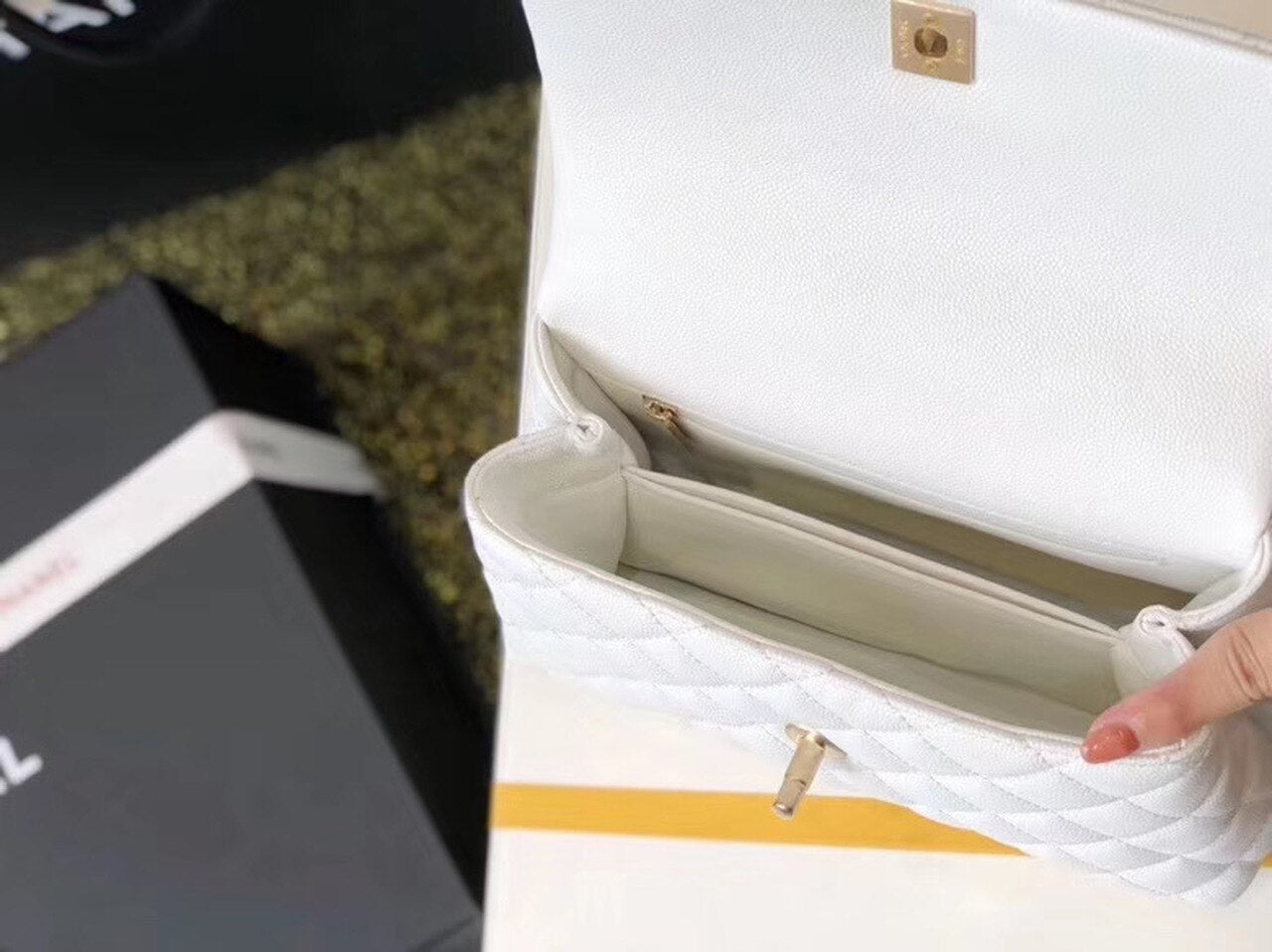 CHL Coco Handle Quilted Lizard Handle Bag 24cm Caviar Leather Gold Hardware Spring/Summer Act 1 Collection, White