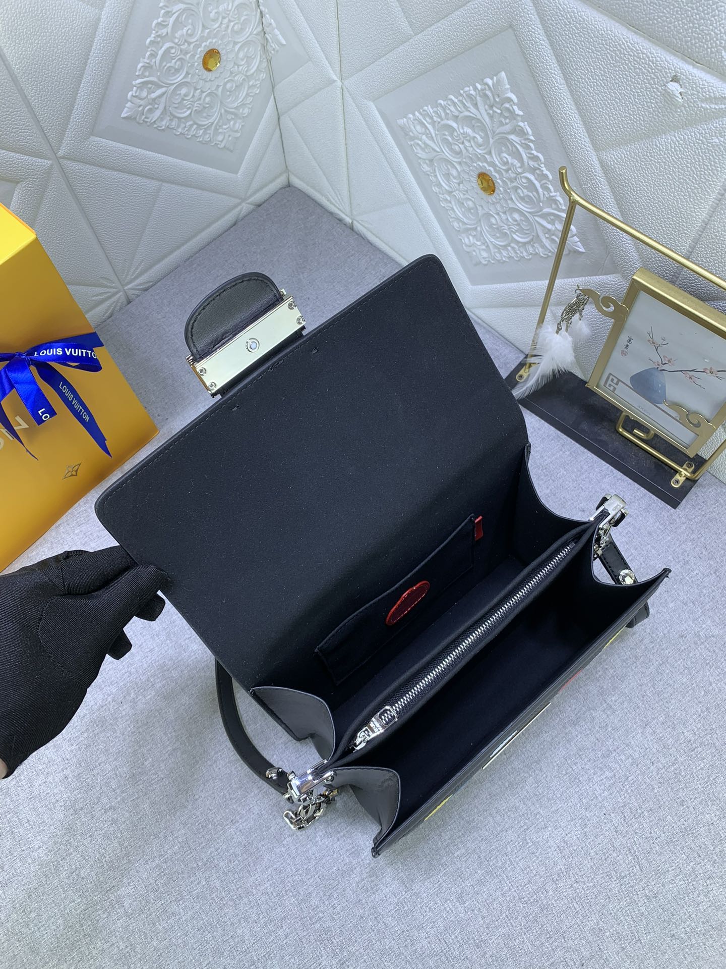EN - New 1:1 rep  Bags LUV 658