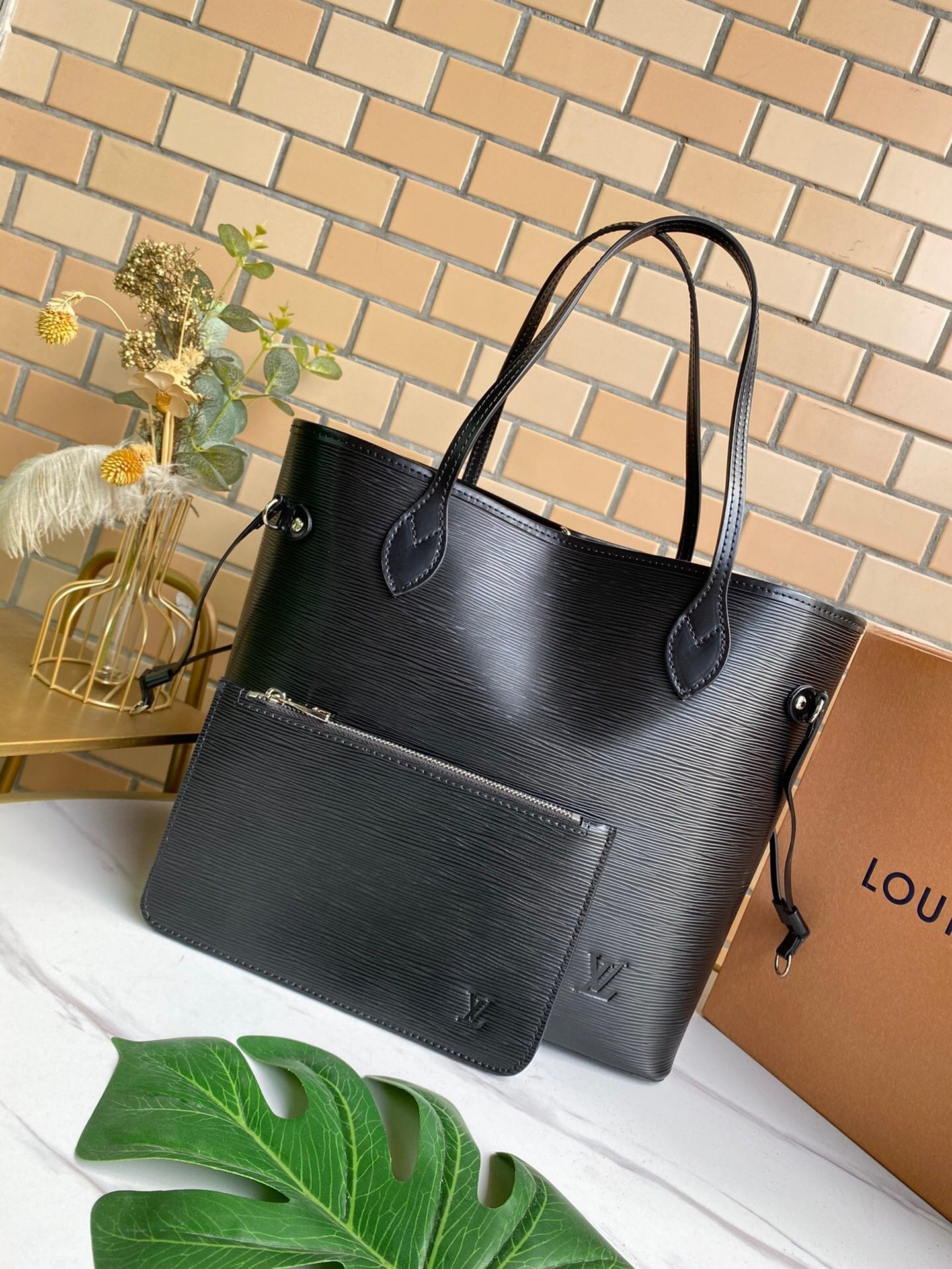 EN - New 1:1 rep  Bags LUV 131
