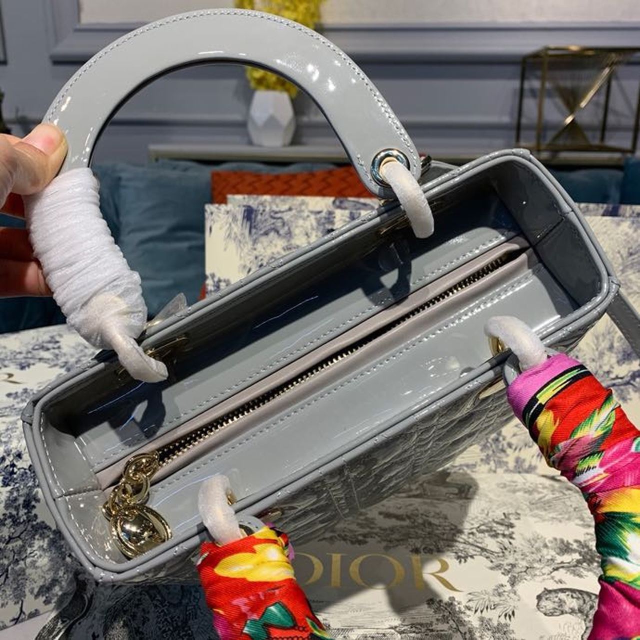 Top Quality MeTop Qualityum Lady Bag Gold Toned Hardware Patent Light Grey For Women 24cm/9in CD