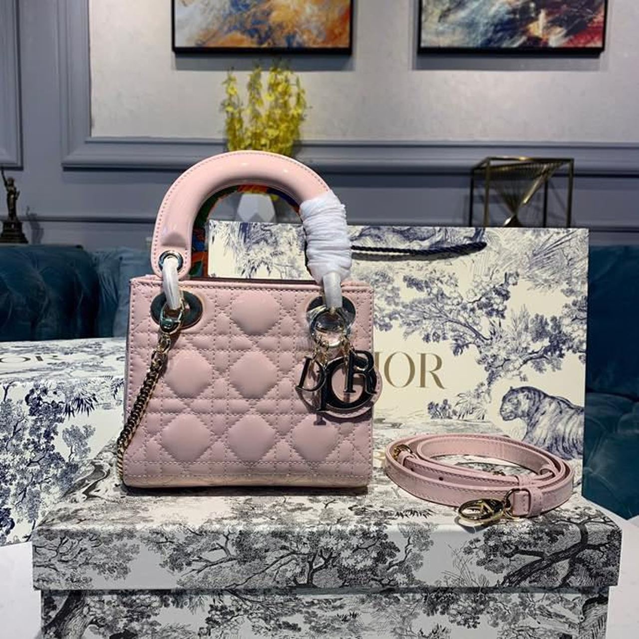 Top Quality Mini Lady Bag with Chain Gold Toned Hardware Spring/Summer Collection, Light Pink, For Women Womens Handbags, 18cm CD M0505OADU_M15P