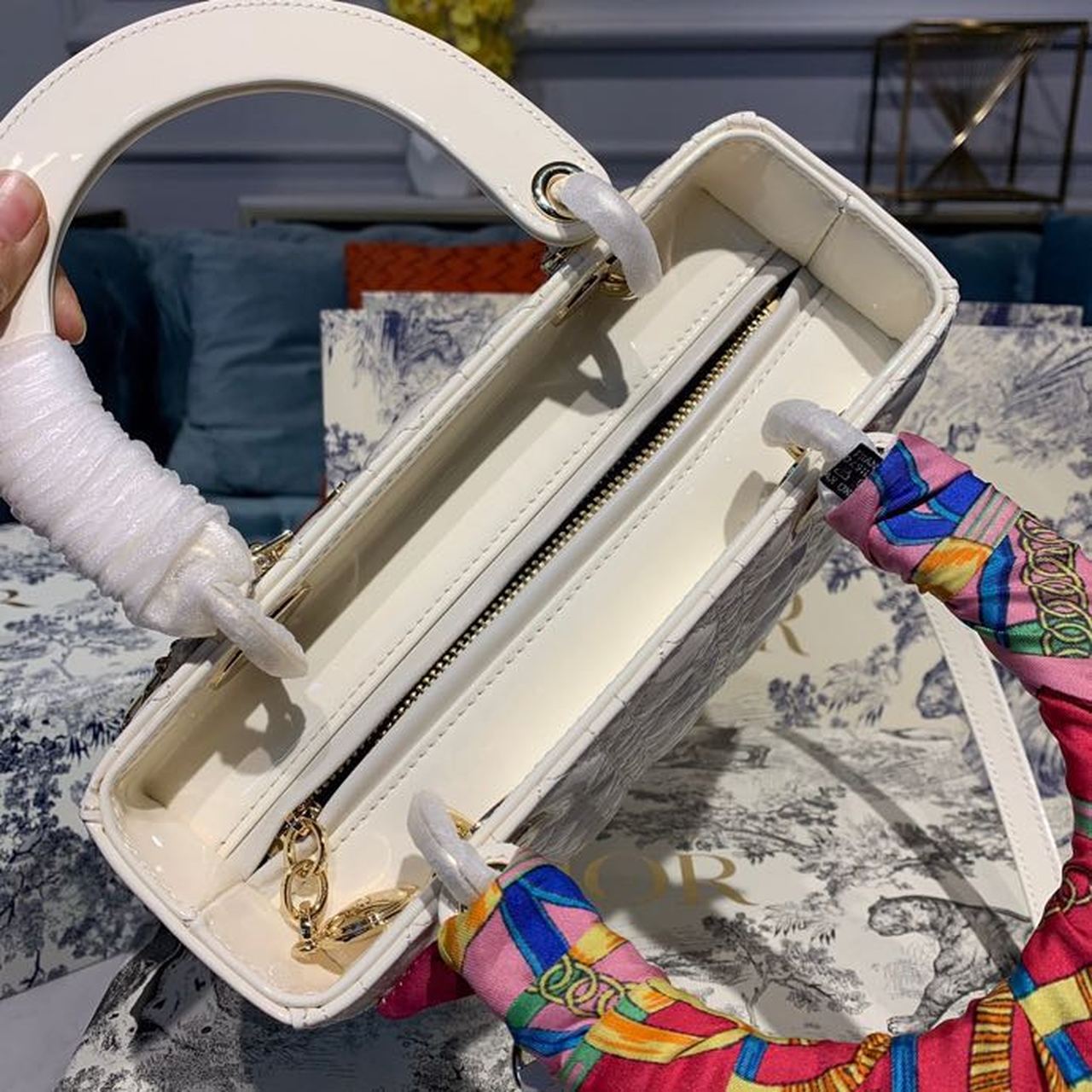 Top Quality MeTop Qualityum Lady Bag Gold Toned Hardware Patent White For Women 24cm/9in CD