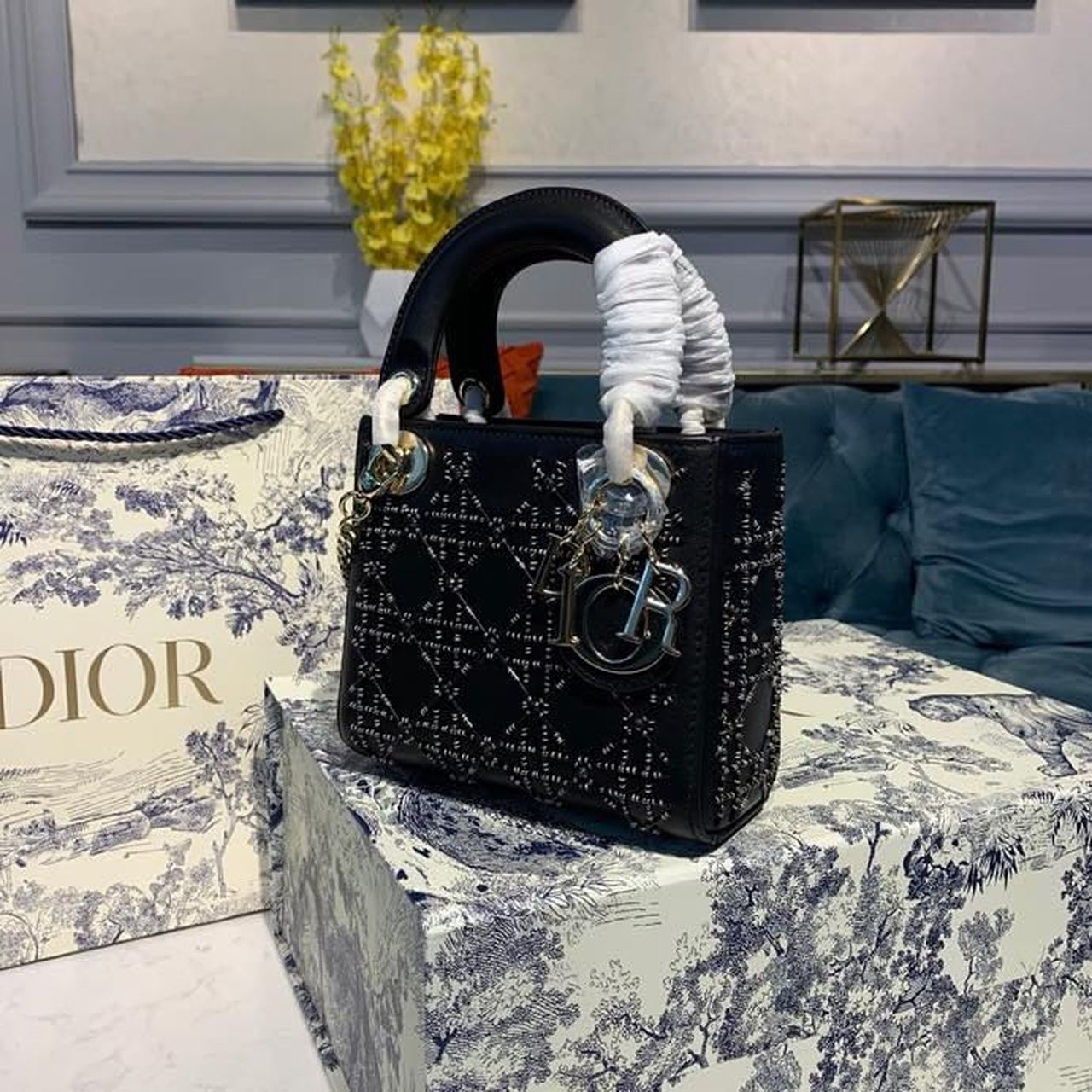 Top Quality Mini Lady Bag with Chain SiTop Qualityer Hardware Spring/Summer Collection, Black, For Women Women’s Handbags, 18cm CD M0500PRTC_M911
