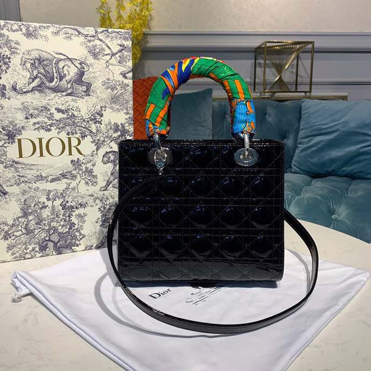 Top Quality MeTop Qualityum Lady Bag with Chain SiTop Qualityer Hardware, Black, For Women, Women’s Handbags, 24cm/9in CD M0565OWCB_M900