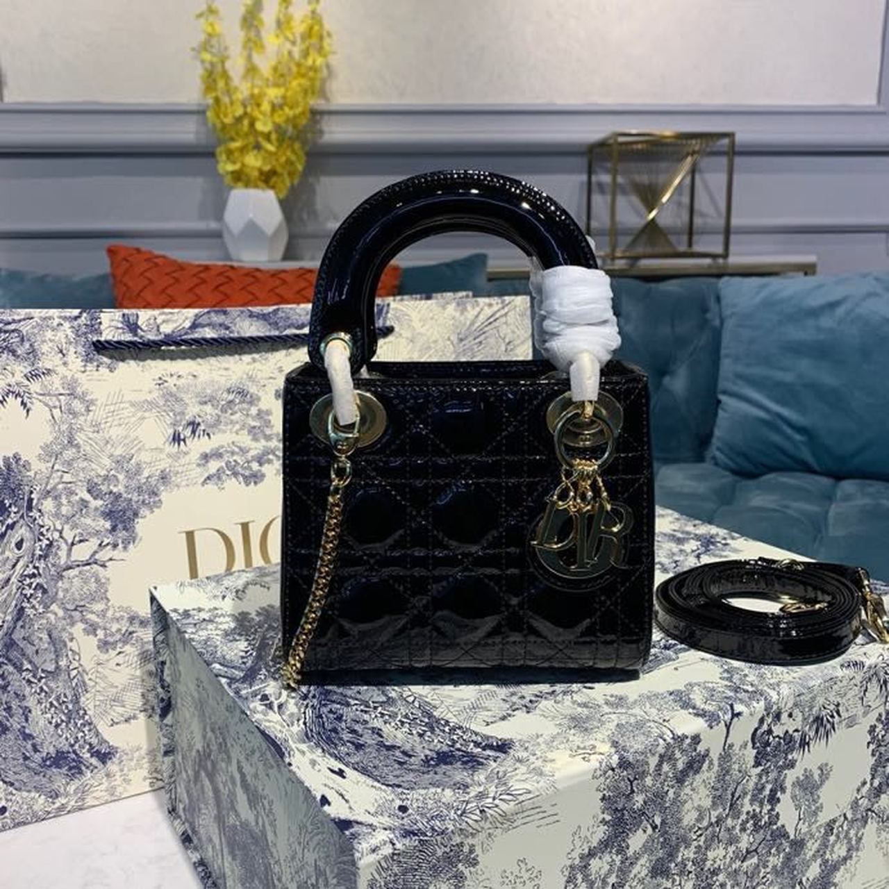 Top Quality Mini Lady Bag with Chain Gold Toned Hardware Spring/Summer Collection, Black, For Women Womens Handbags, 18cm CD