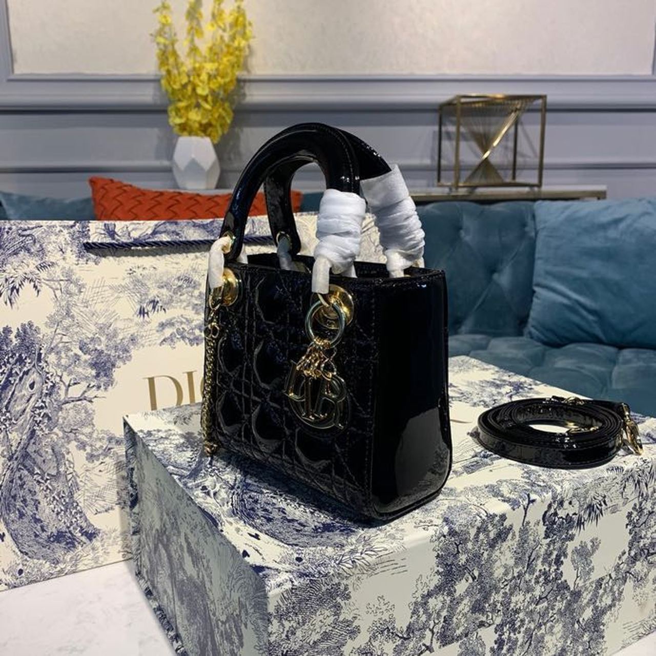 Top Quality Mini Lady Bag with Chain Gold Toned Hardware Spring/Summer Collection, Black, For Women Womens Handbags, 18cm CD