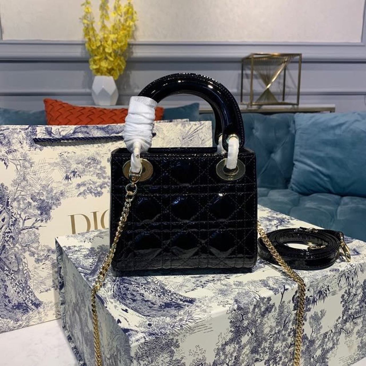 Top Quality Mini Lady Bag with Chain Gold Toned Hardware Spring/Summer Collection, Black, For Women Womens Handbags, 18cm CD
