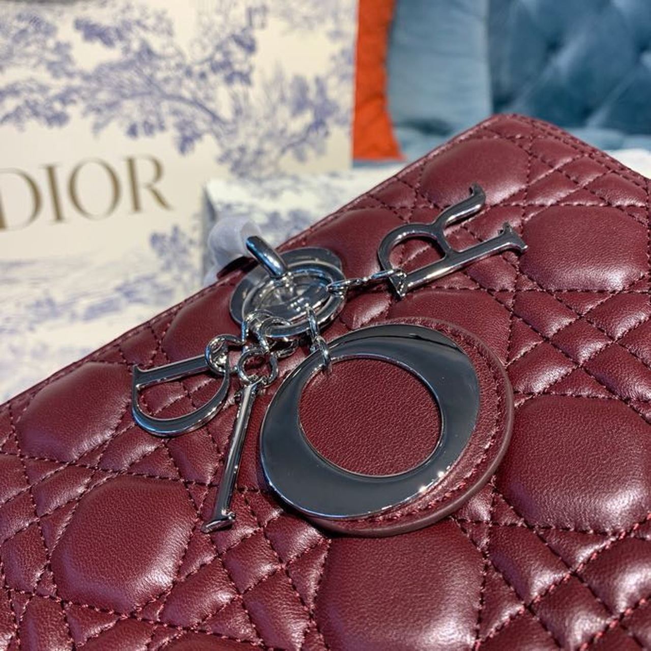 Top Quality Large Lady Bag Silver Hardware Burgundy Cannage For Women 12.5in/32cm CD