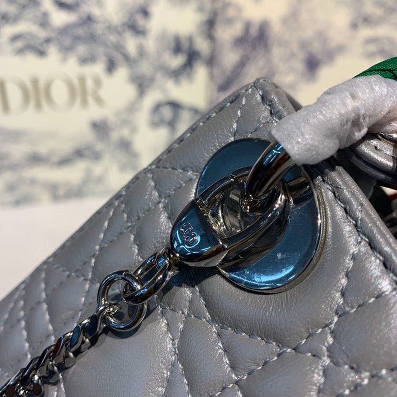 Top Quality Mini Lady Bag with Chain and Embellished Bag Strap SiTop Qualityer Hardware Spring/Summer Collection, Pearl Grey, For Women Women’s Handbags, 18cm CD M0505OADU_M11G