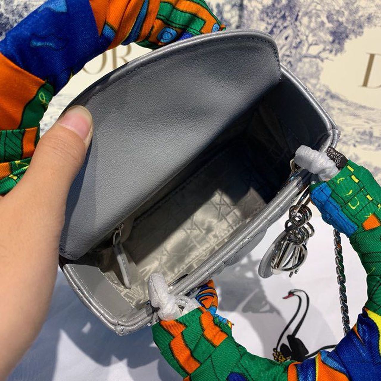 Top Quality Mini Lady Bag with Chain and Embellished Bag Strap SiTop Qualityer Hardware Spring/Summer Collection, Pearl Grey, For Women Women’s Handbags, 18cm CD M0505OADU_M11G