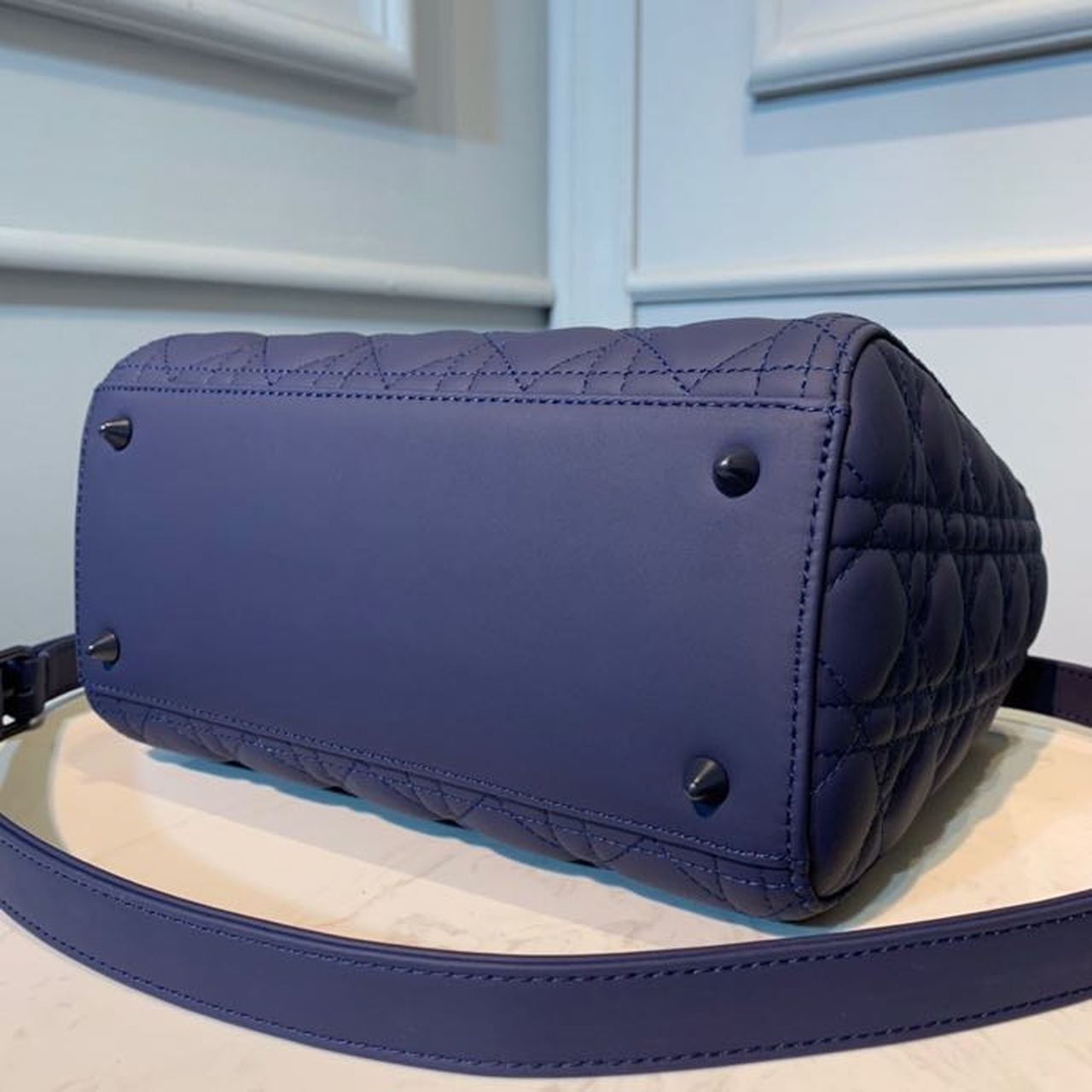 Top Quality MeTop Qualityum Ultramatte Lady Bag Blue For Women 9.5in/24cm CD M0565ILOI_M85B