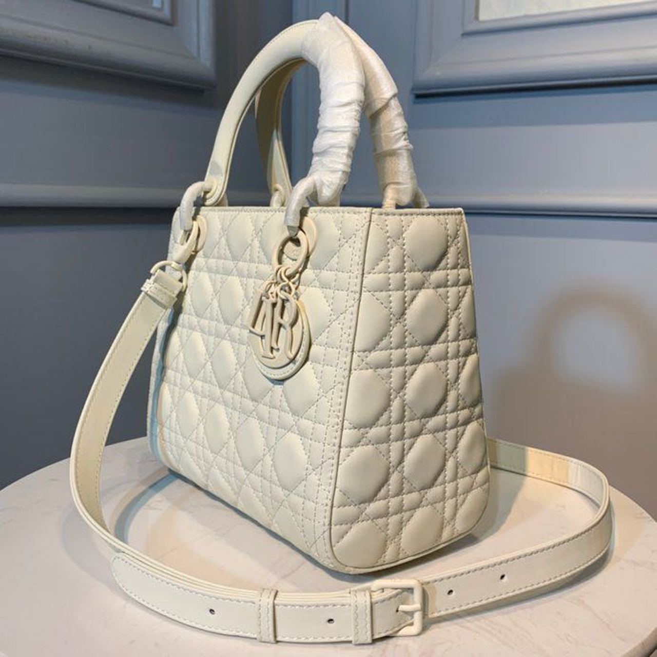Top Quality MeTop Qualityum Lady Bag White For Women 9.5in/24cm CD