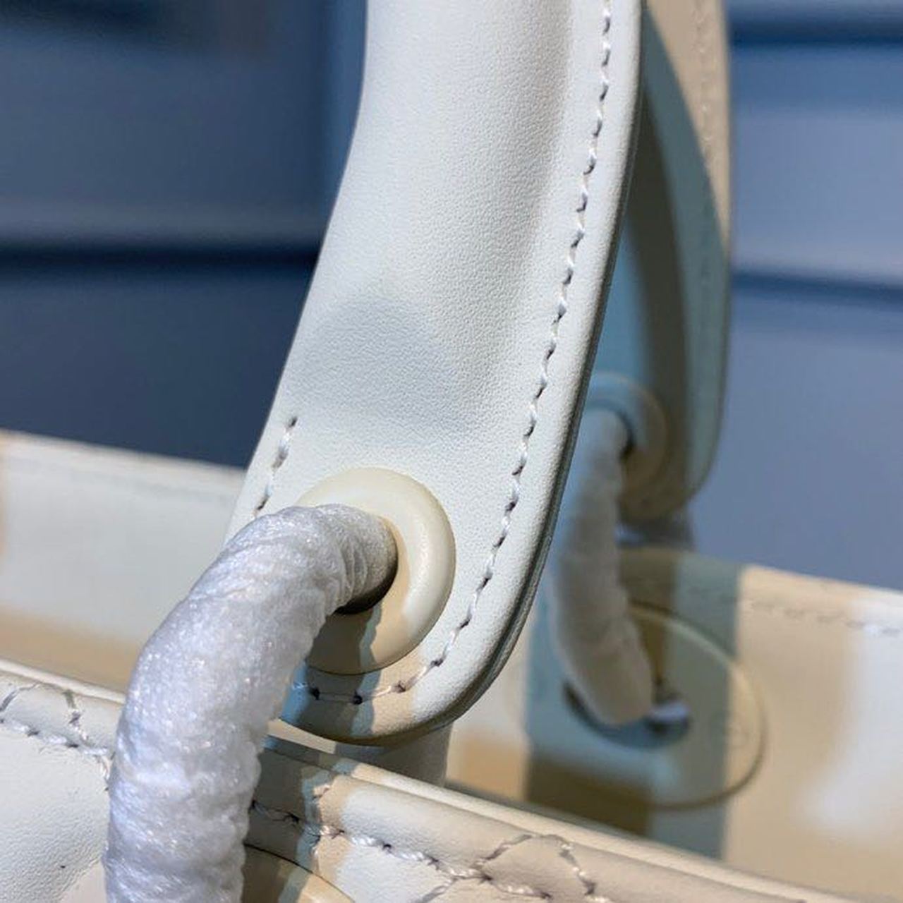 Top Quality MeTop Qualityum Lady Bag White For Women 9.5in/24cm CD
