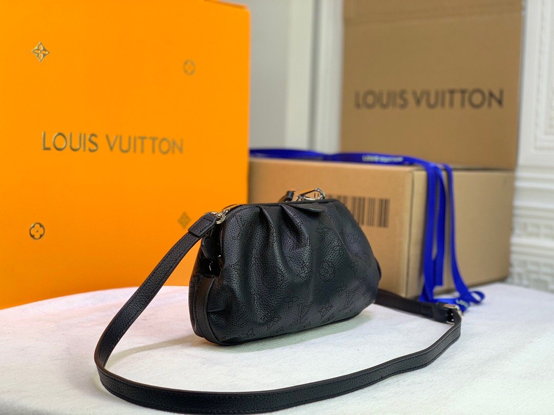 EN - New 1:1 rep  Bags LUV 122