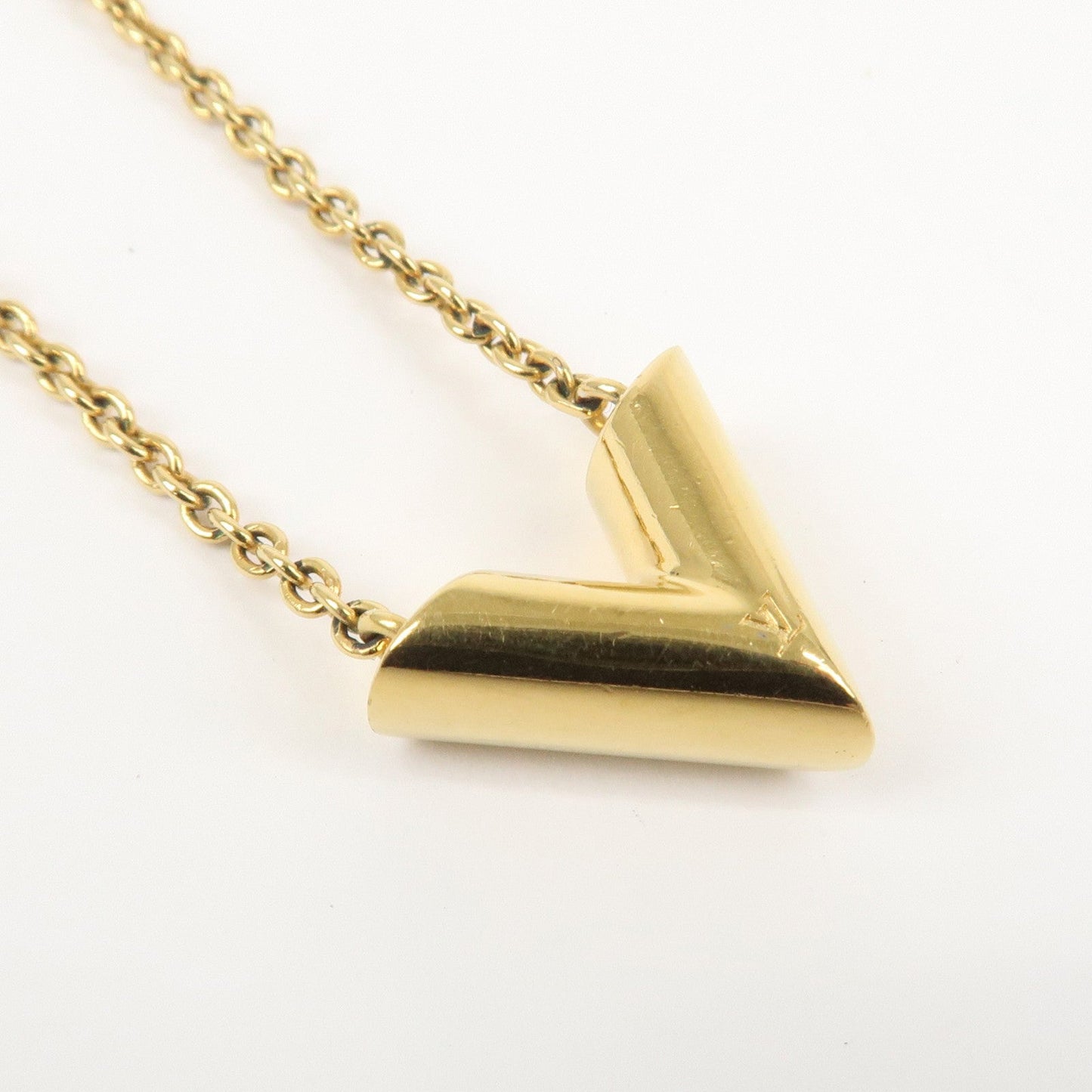 Louis Vuitton Essential V Necklace Metal Gold M61083