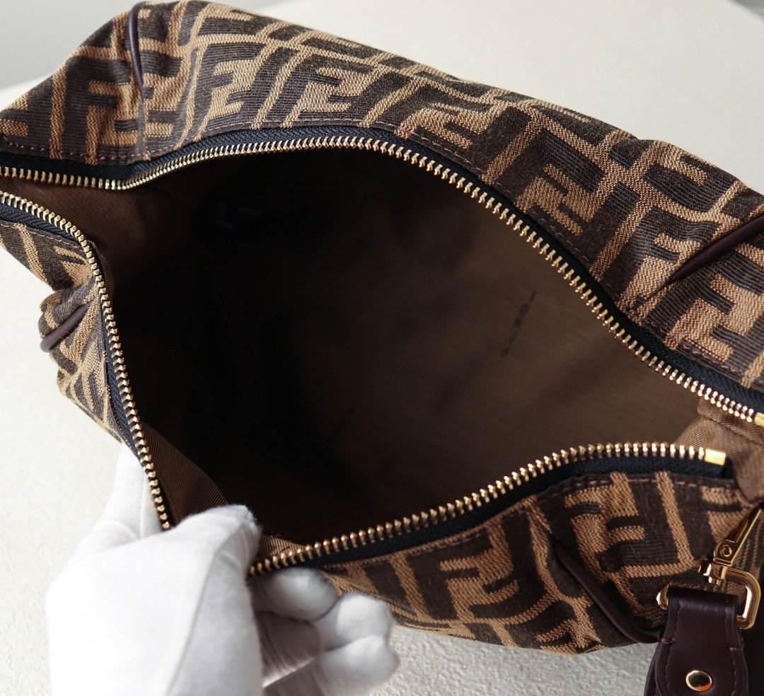 EN - New 1:1 rep  Bags FEI 100