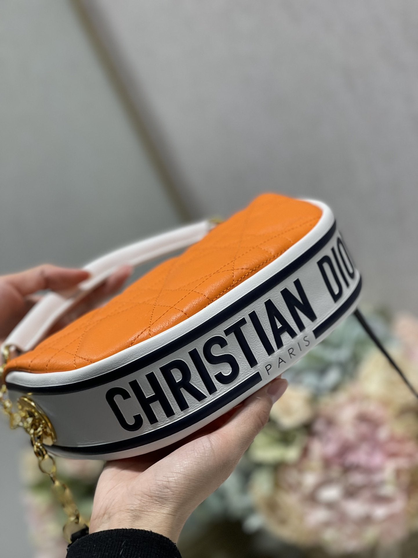 Top Quality Small Vibe Hobo Bag Top QualityuoresTop Qualitynt Orange Macrocannage, Orange Handbags, Crossbody Bags, 20cm CD M7200ODDO_M057