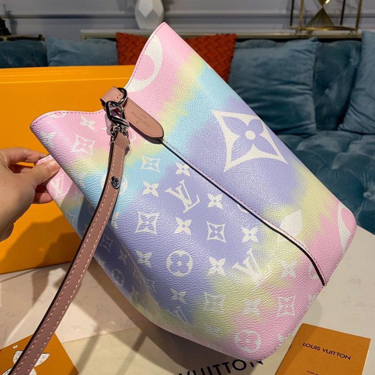 Top Quality Escale NeoNoe MM Bucket Bag Monogram Canvas Multicolor For Women,  Shoulder And Crossbody Bags 10.2in/26cm Top Quality M45124