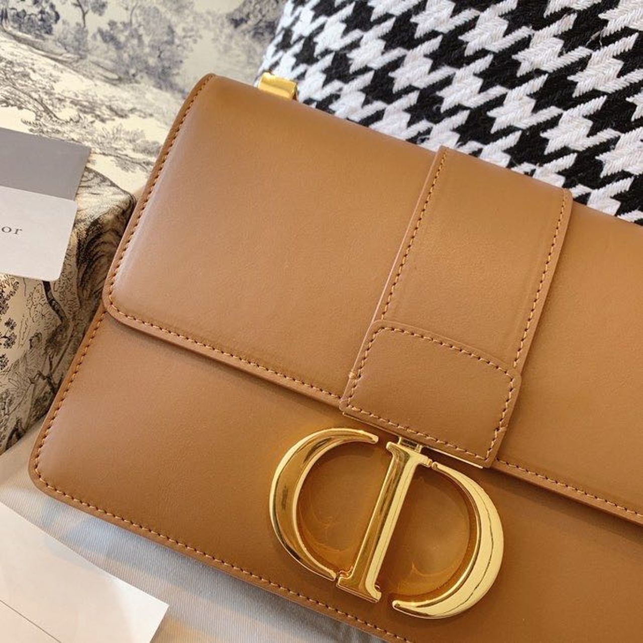 Top Quality 30 Montaigne Bag Amber Box For Women 24cm/9in CD M9203UMOS_M70E