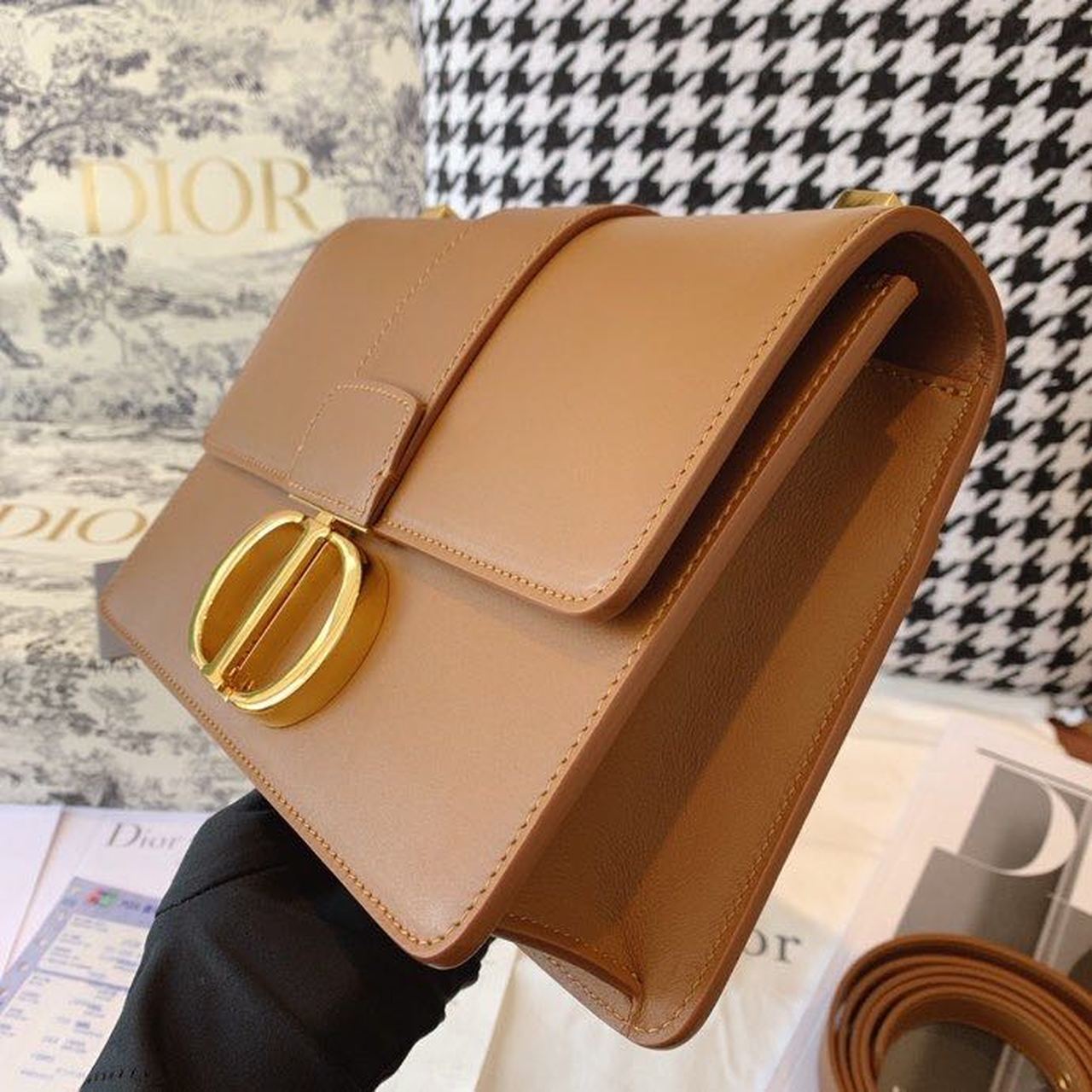 Top Quality 30 Montaigne Bag Amber Box For Women 24cm/9in CD M9203UMOS_M70E