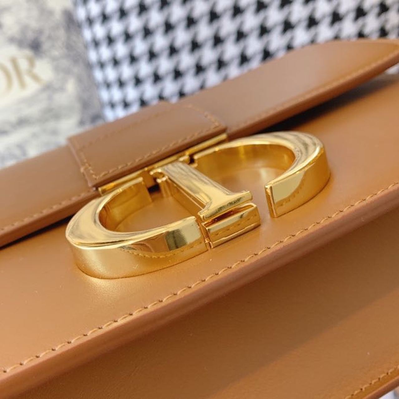 Top Quality 30 Montaigne Bag Amber Box For Women 24cm/9in CD M9203UMOS_M70E