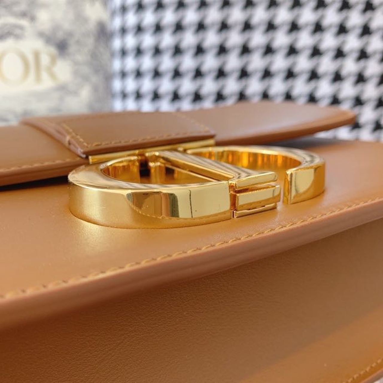 Top Quality 30 Montaigne Bag Amber Box For Women 24cm/9in CD M9203UMOS_M70E