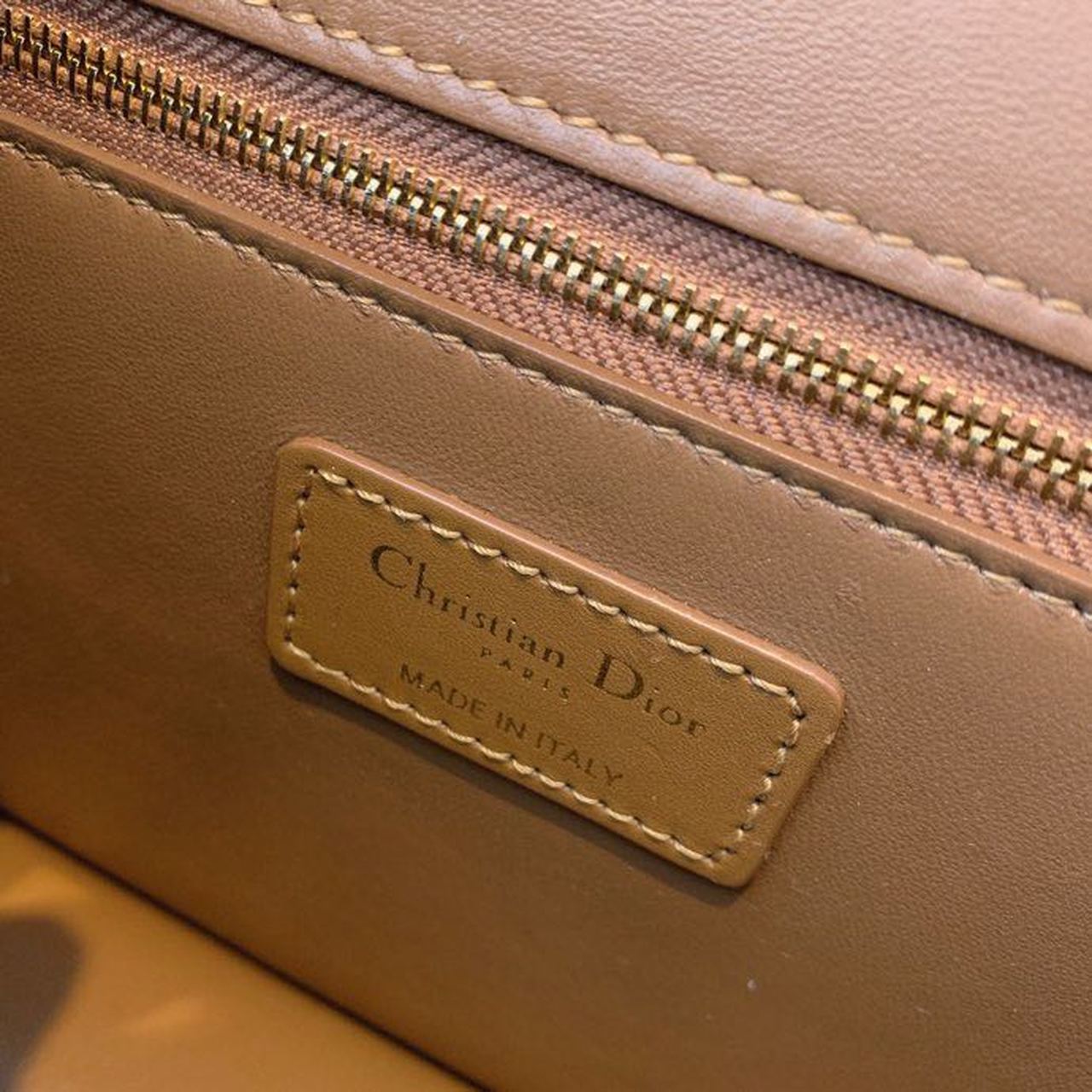 Top Quality 30 Montaigne Bag Amber Box For Women 24cm/9in CD M9203UMOS_M70E
