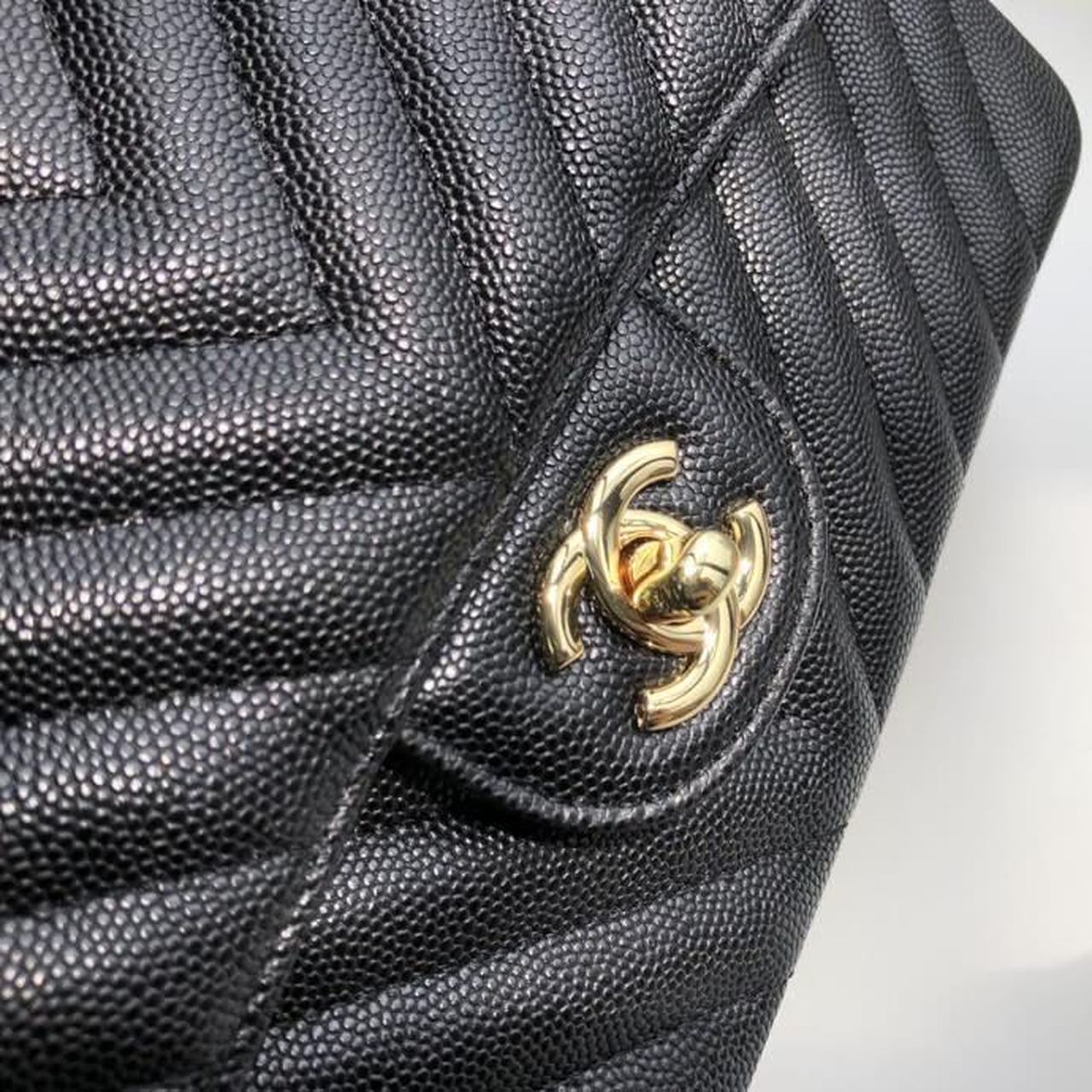 CHL Chevron Classic Handbag Gold Toned Hardware Black For Women, Women’s Bags, Shoulder And Crossbody Bags 10in/26cm