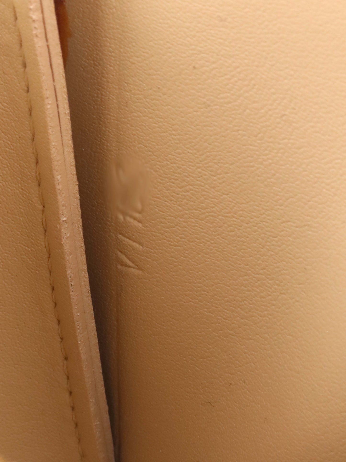Louis Vuitton Beige Monogram Vernis Lexington Pochette.