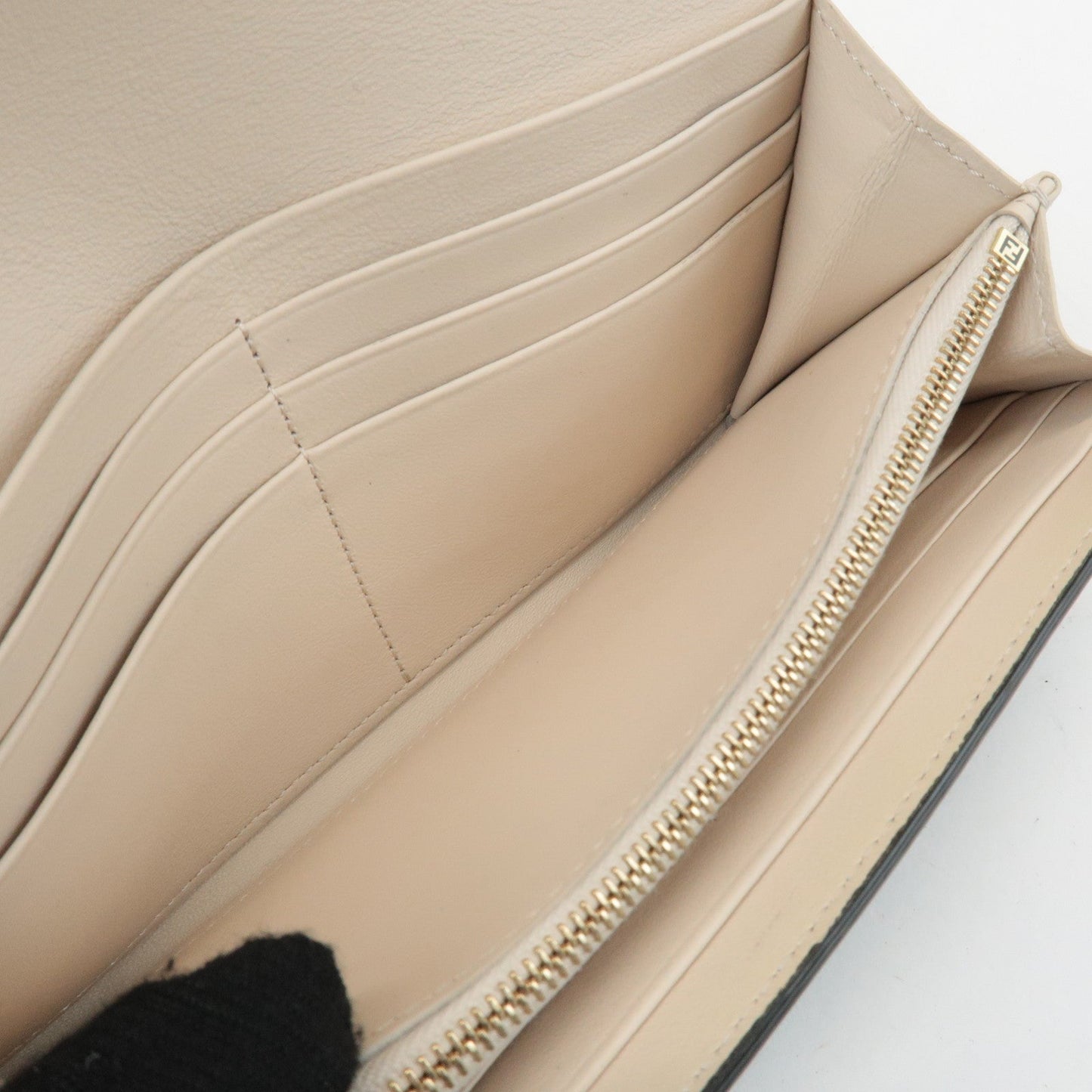 FENDI Leather Peekaboo Bi-fold Long Wallet Black 8M0427  d