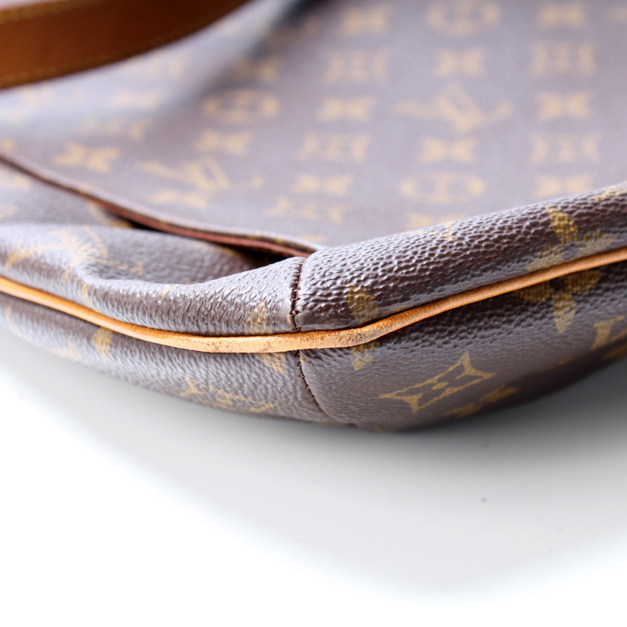 Louis Vuitton M tte Messenger Monogram