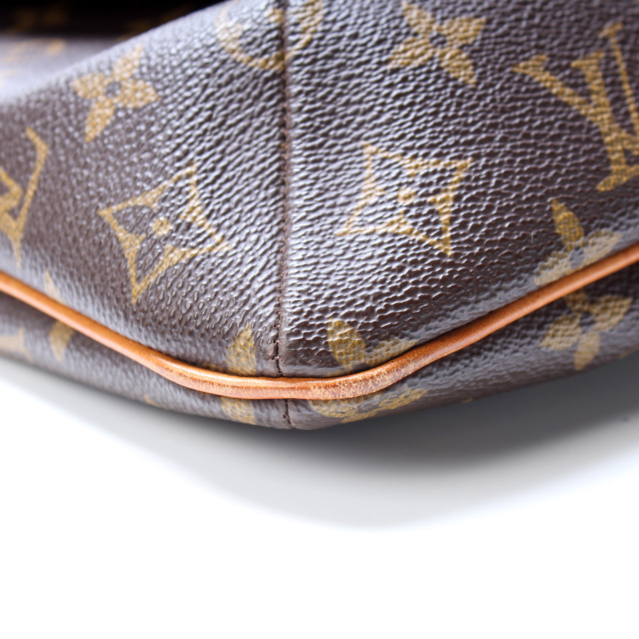 Louis Vuitton M tte Messenger Monogram