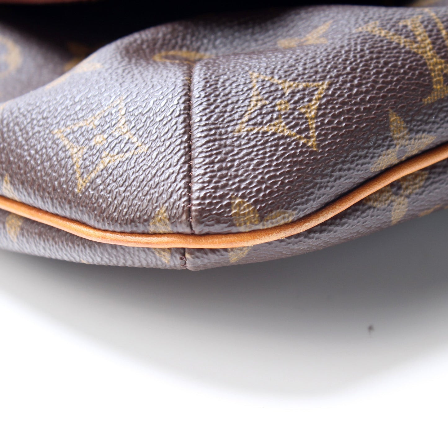 Louis Vuitton M tte Messenger Monogram