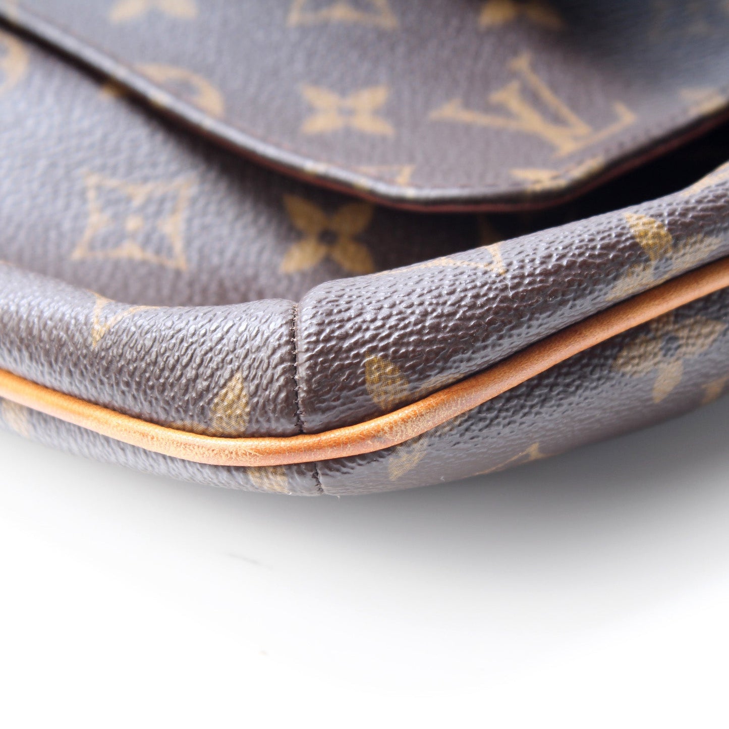 Louis Vuitton M tte Messenger Monogram