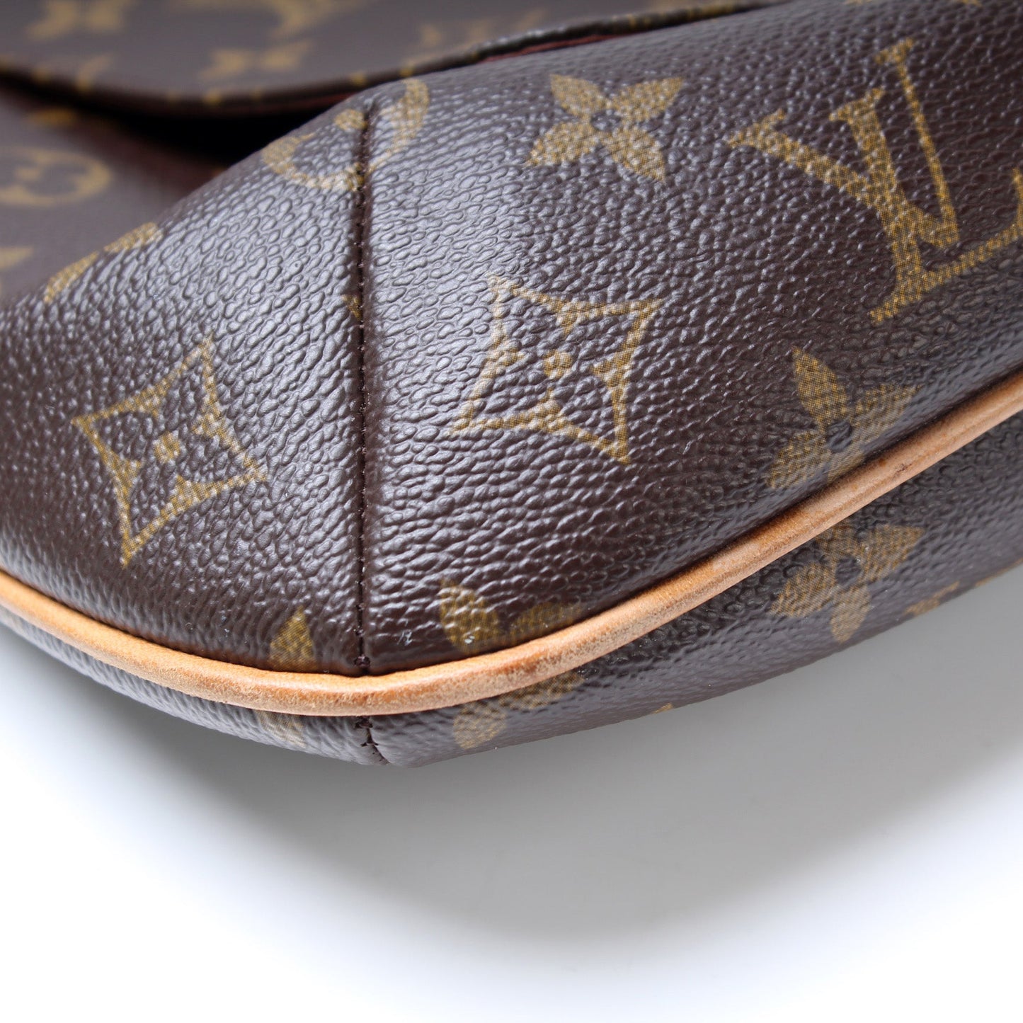 Louis Vuitton M tte Messenger Monogram