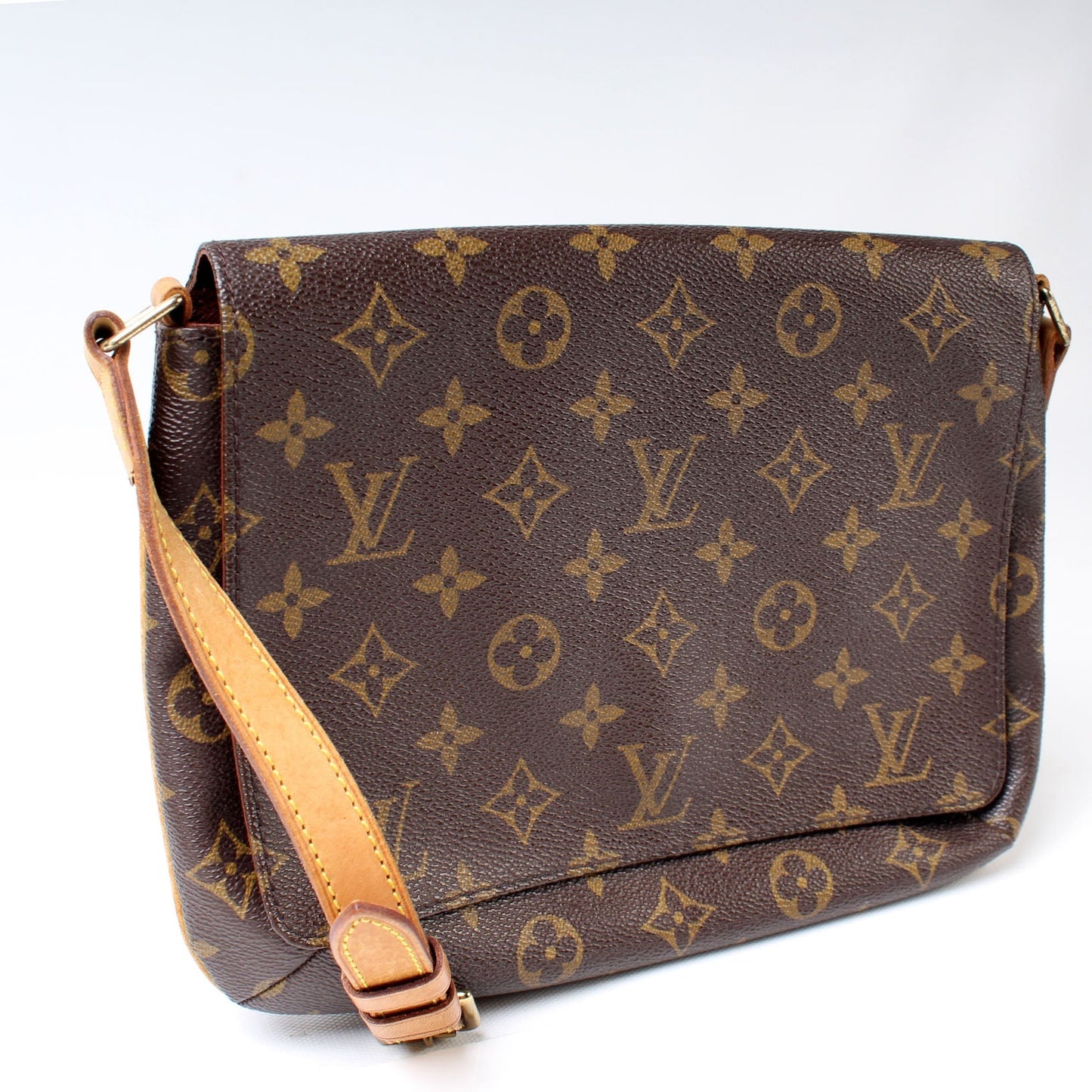 Louis Vuitton M tte Tango Short Monogram