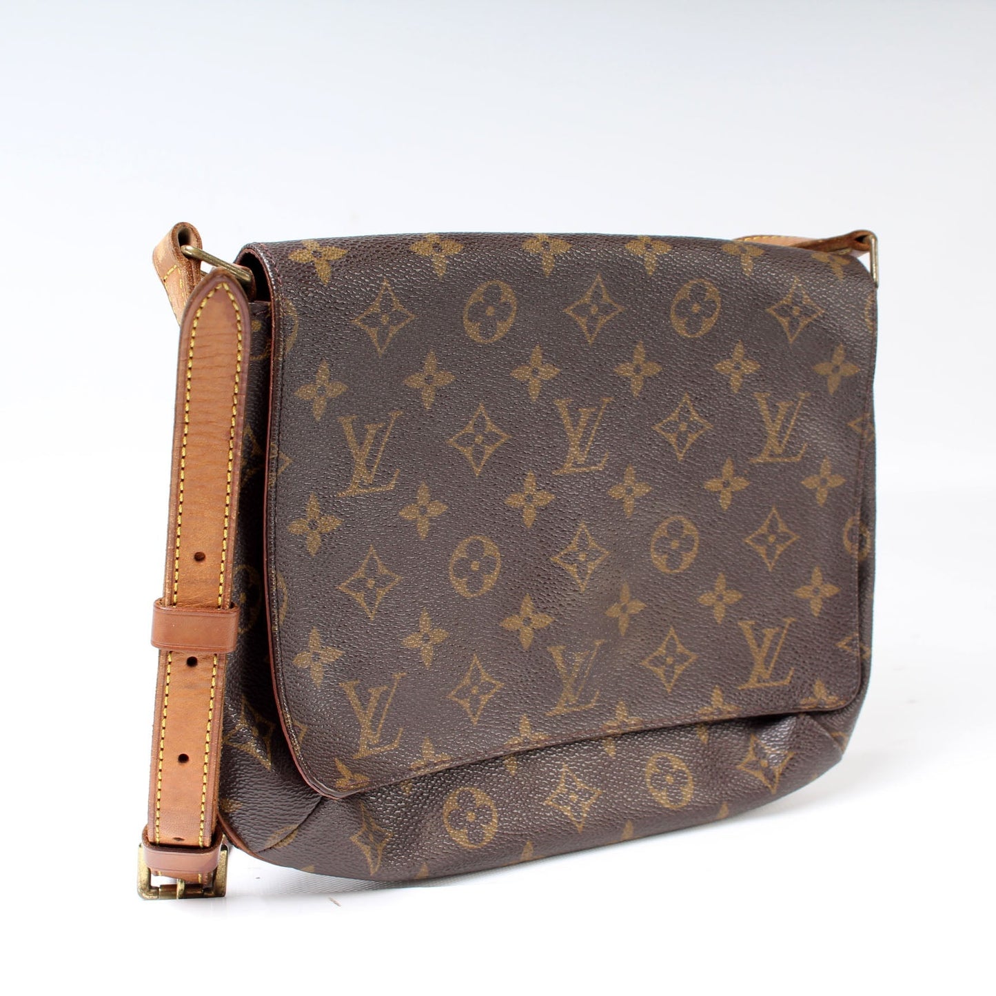Louis Vuitton M tte Tango Short Monogram