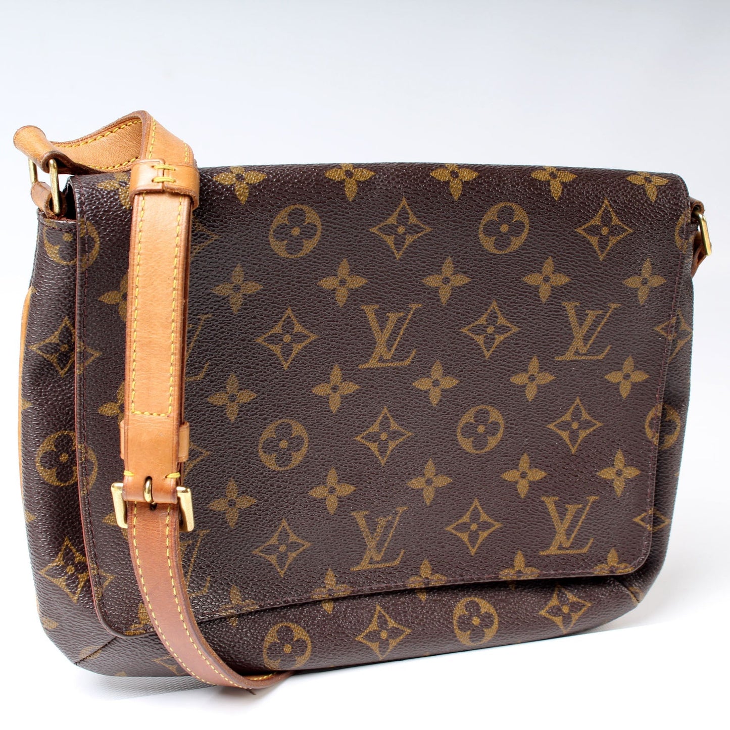 Louis Vuitton M tte Tango Short Monogram