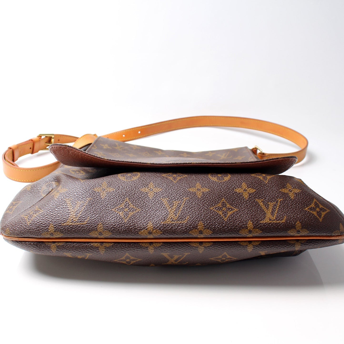 Louis Vuitton M tte Messenger Monogram