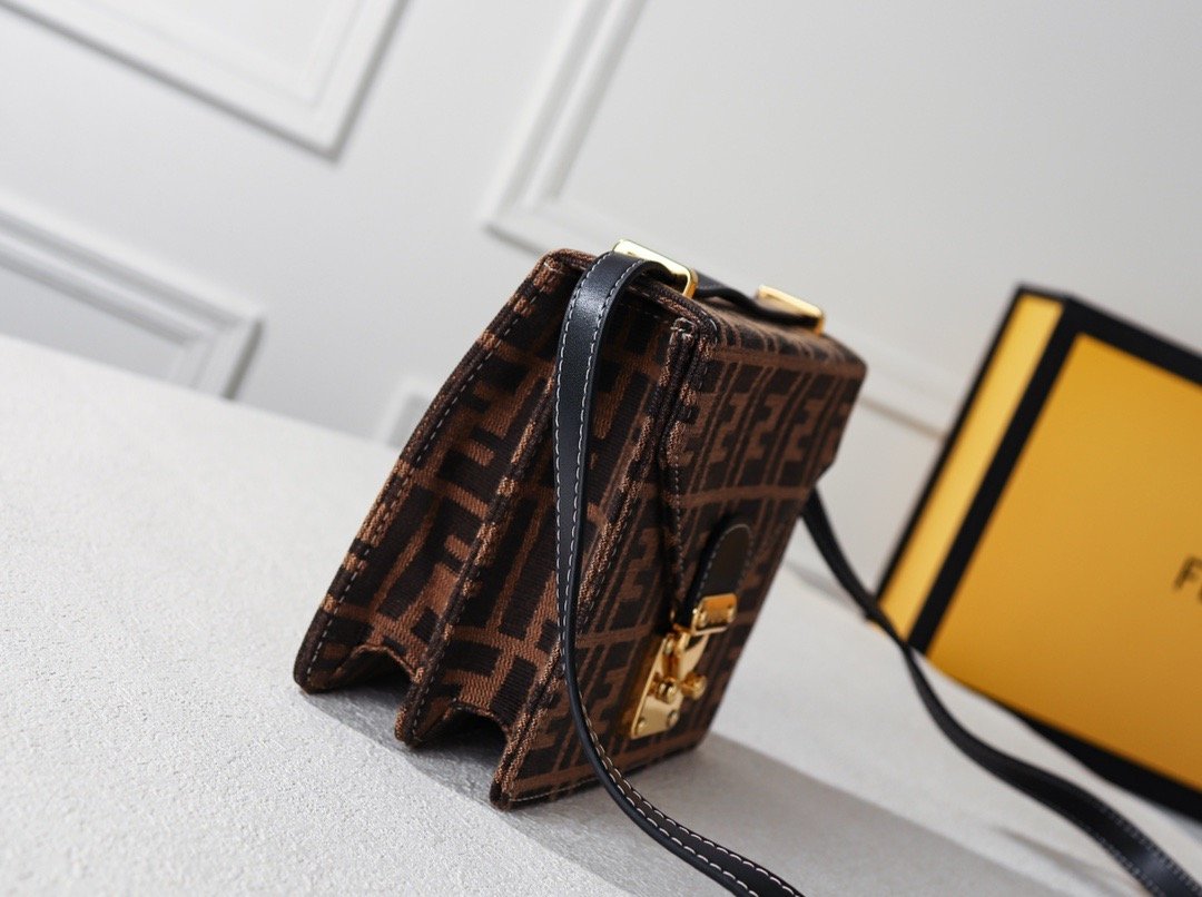 EN - New 1:1 rep  Bags FEI 063