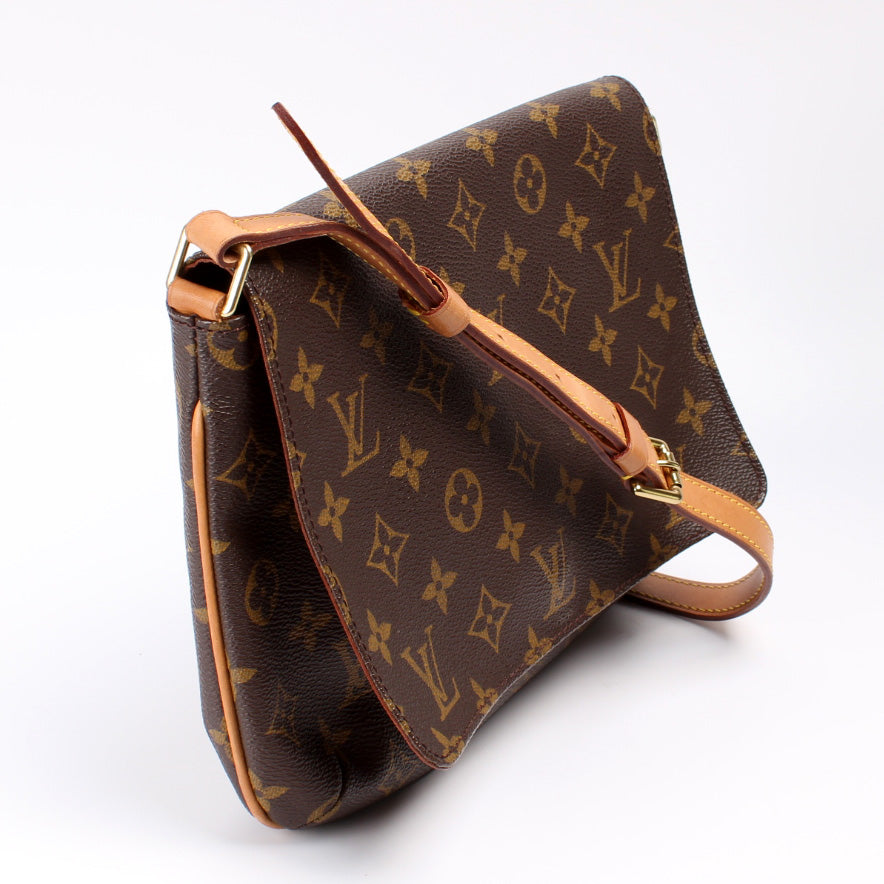 Louis Vuitton M tte Tango Short Monogram