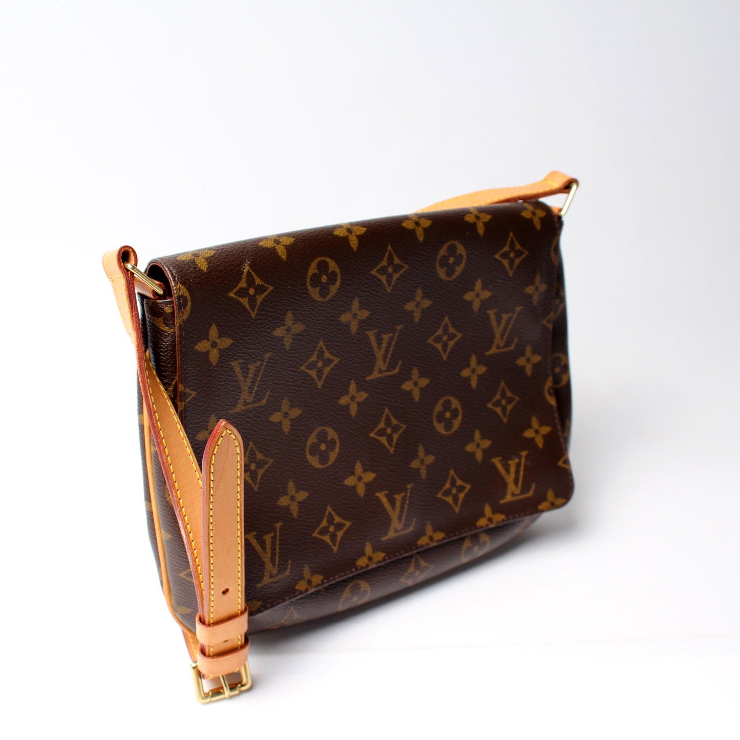 Louis Vuitton M tte Tango Short Monogram