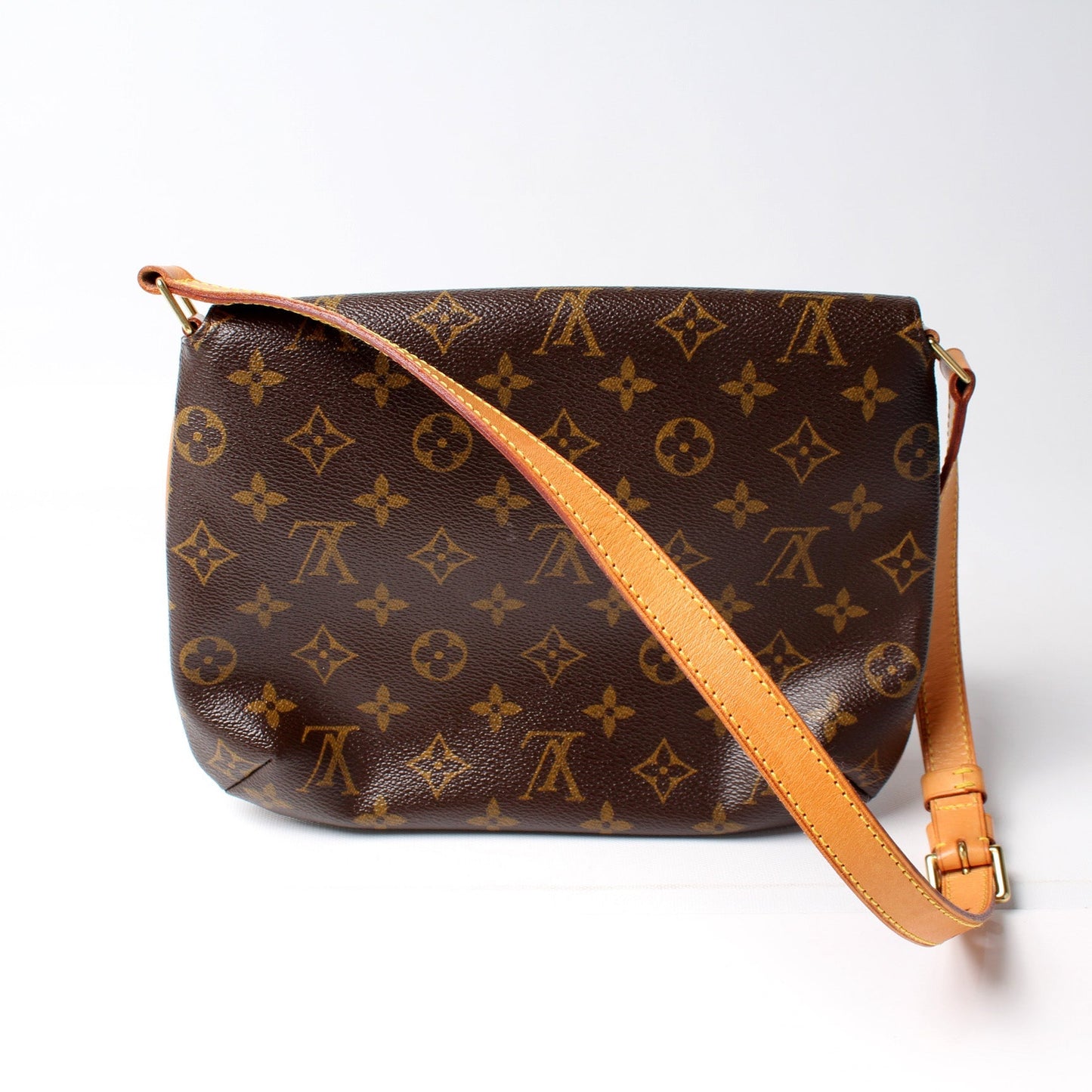 Louis Vuitton M tte Tango Short Monogram